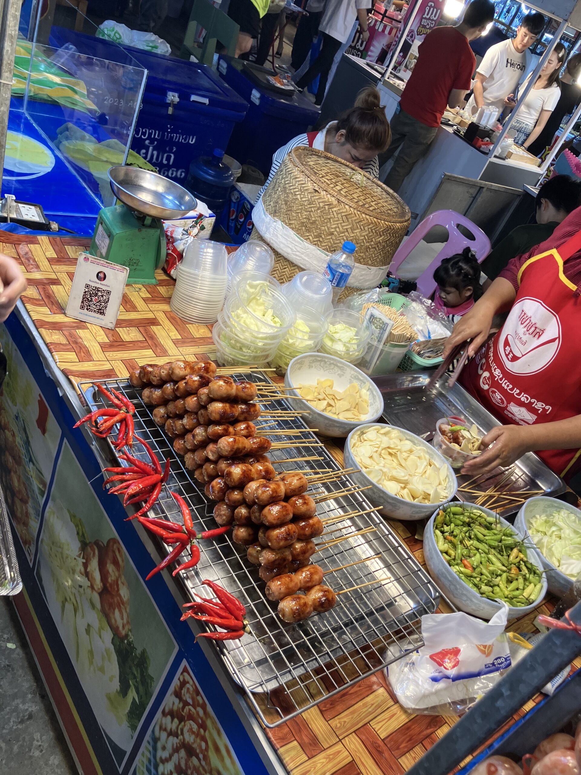 ビエンチャン(Vientiane)の夜市のラオスソーセージ屋台