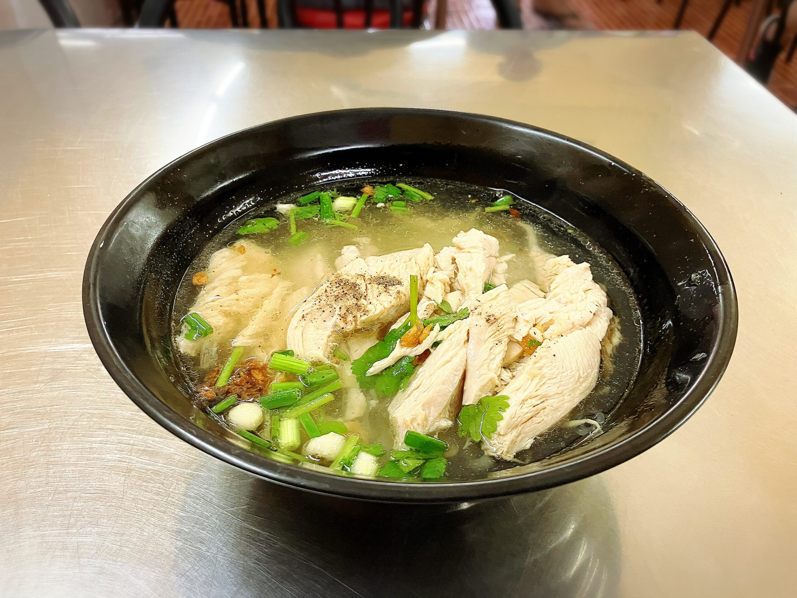 パタヤ(Pattaya) ソイブッカーオの鶏ソバ60THB