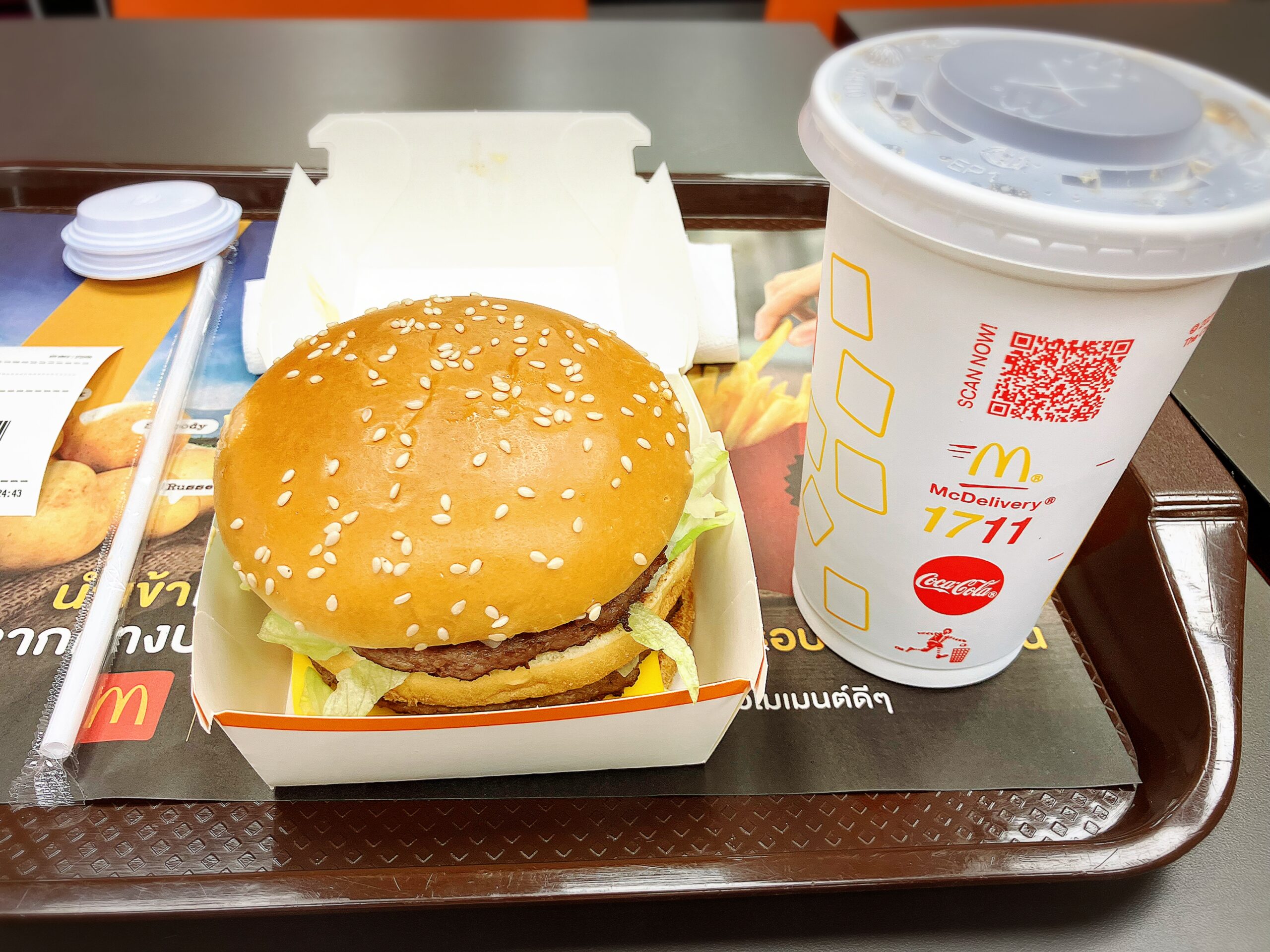 ラマ9世駅のマクドナルドのビッグマック115THBとコーラ16oz 55THB