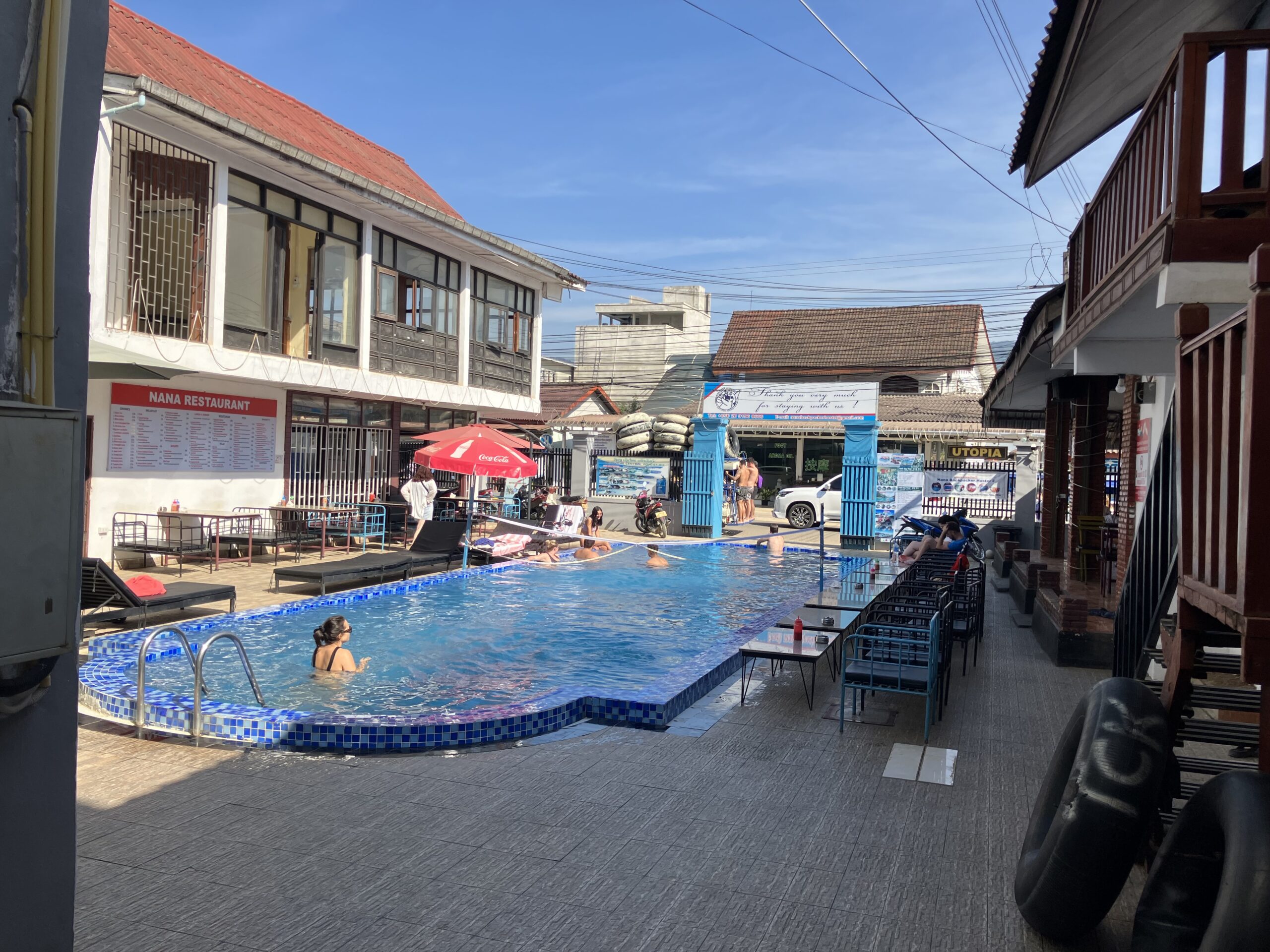 ヴァンビエン(Vang Vien)の宿 ナナバックパッカーホステルのプール