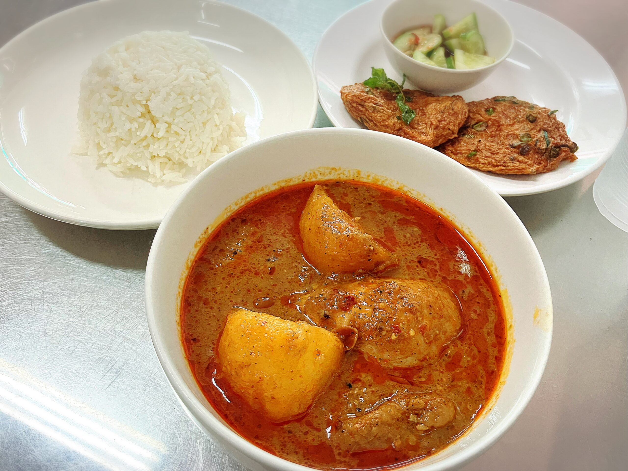 クルアアロイアロイのマッサマンカレー100THB