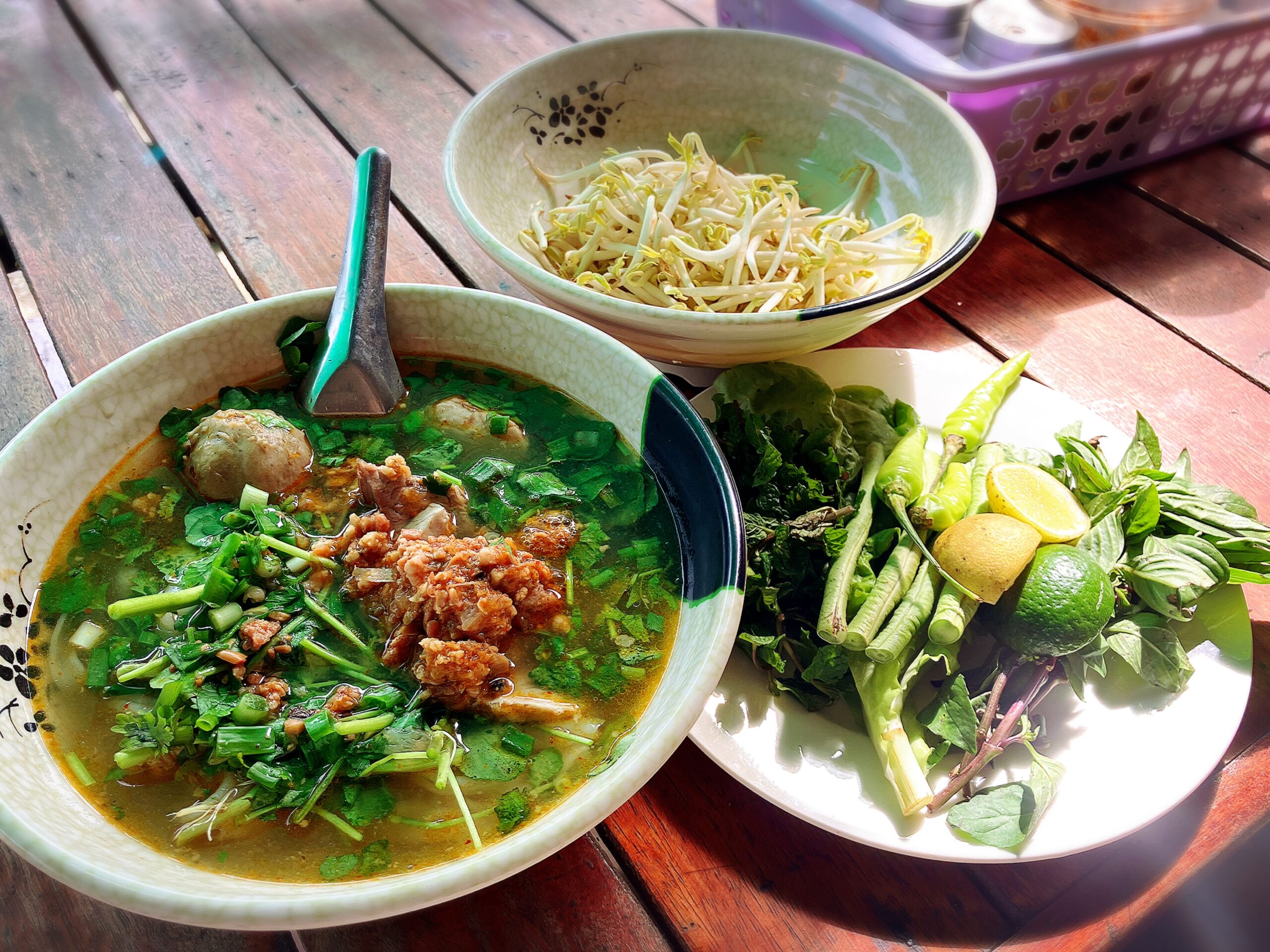 Vienglaty 59 Restaurantにてカオソーイ35,000LAK