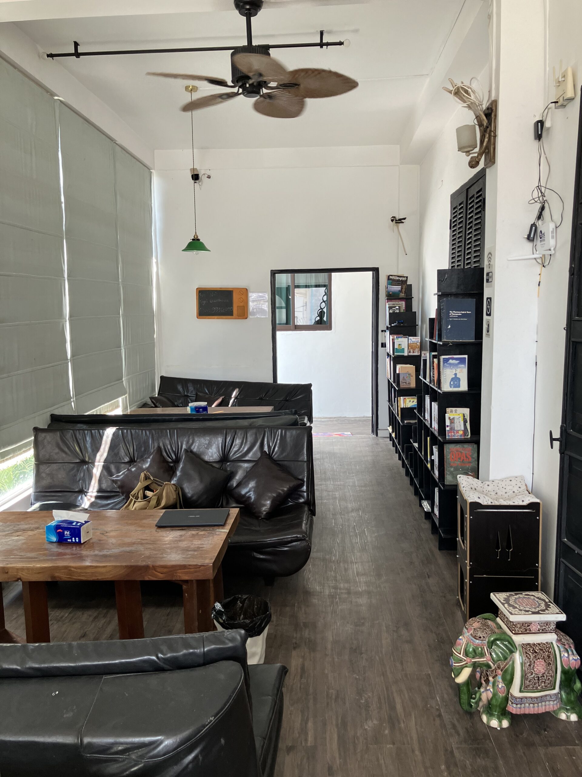 SYRI Guesthouse Vientiane Hostel & Cafeの共用スペース