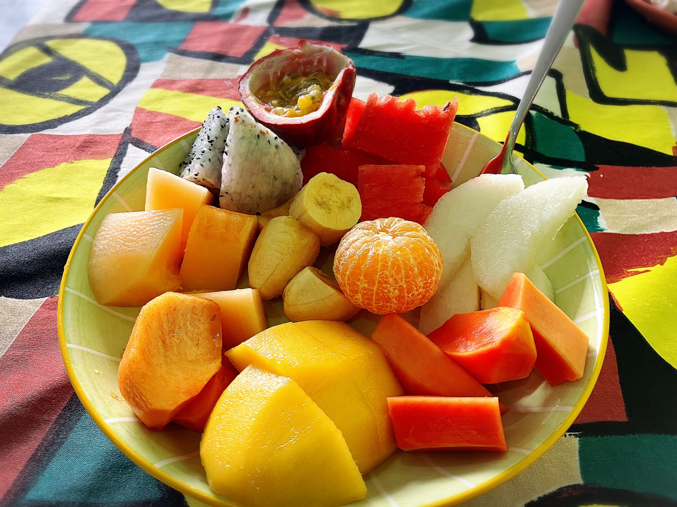 House of Fruit Shakesのフルーツサラダ35,000LAK