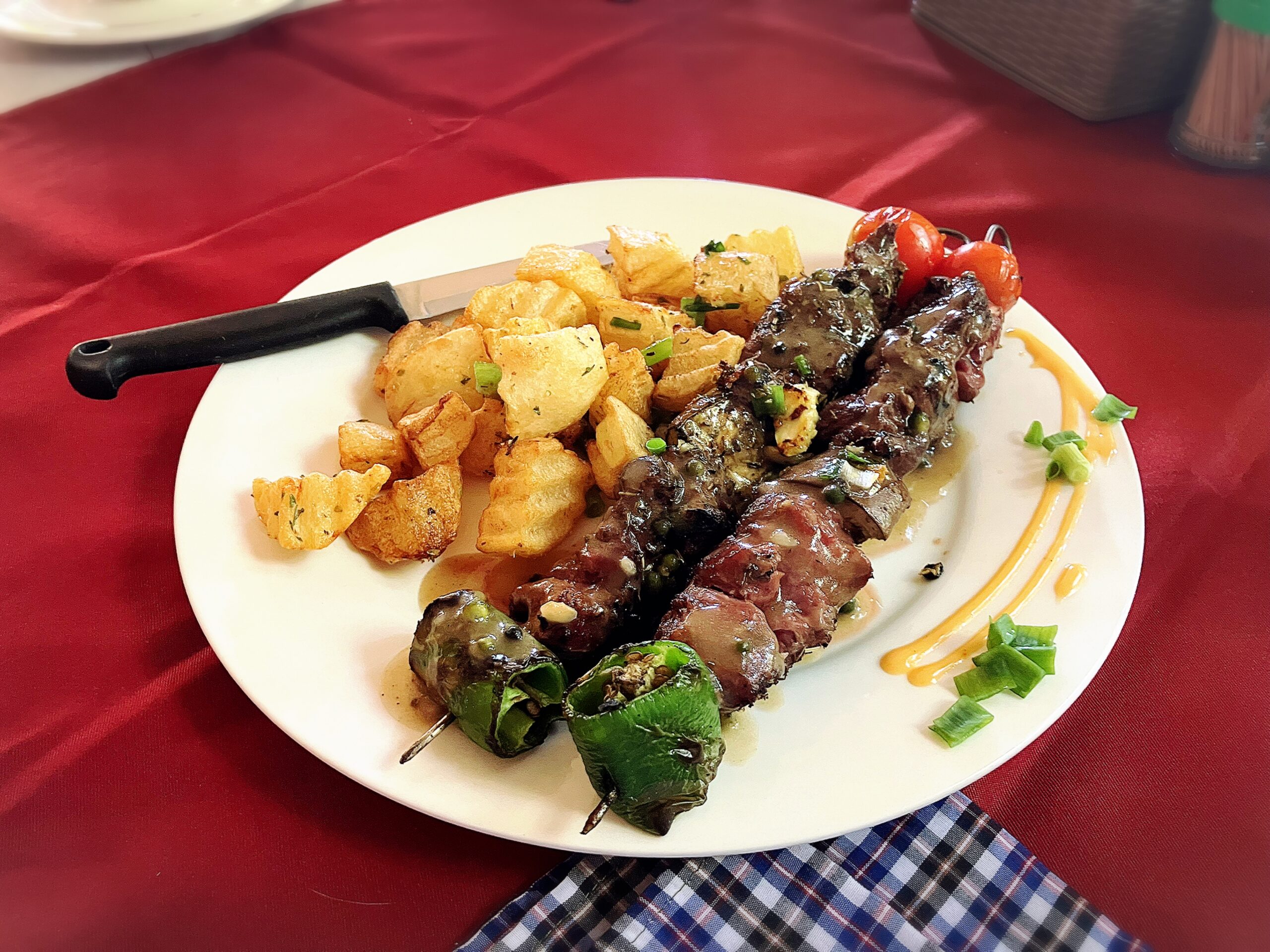 Le Vendome Restaurantのメインディッシュ 牛串焼