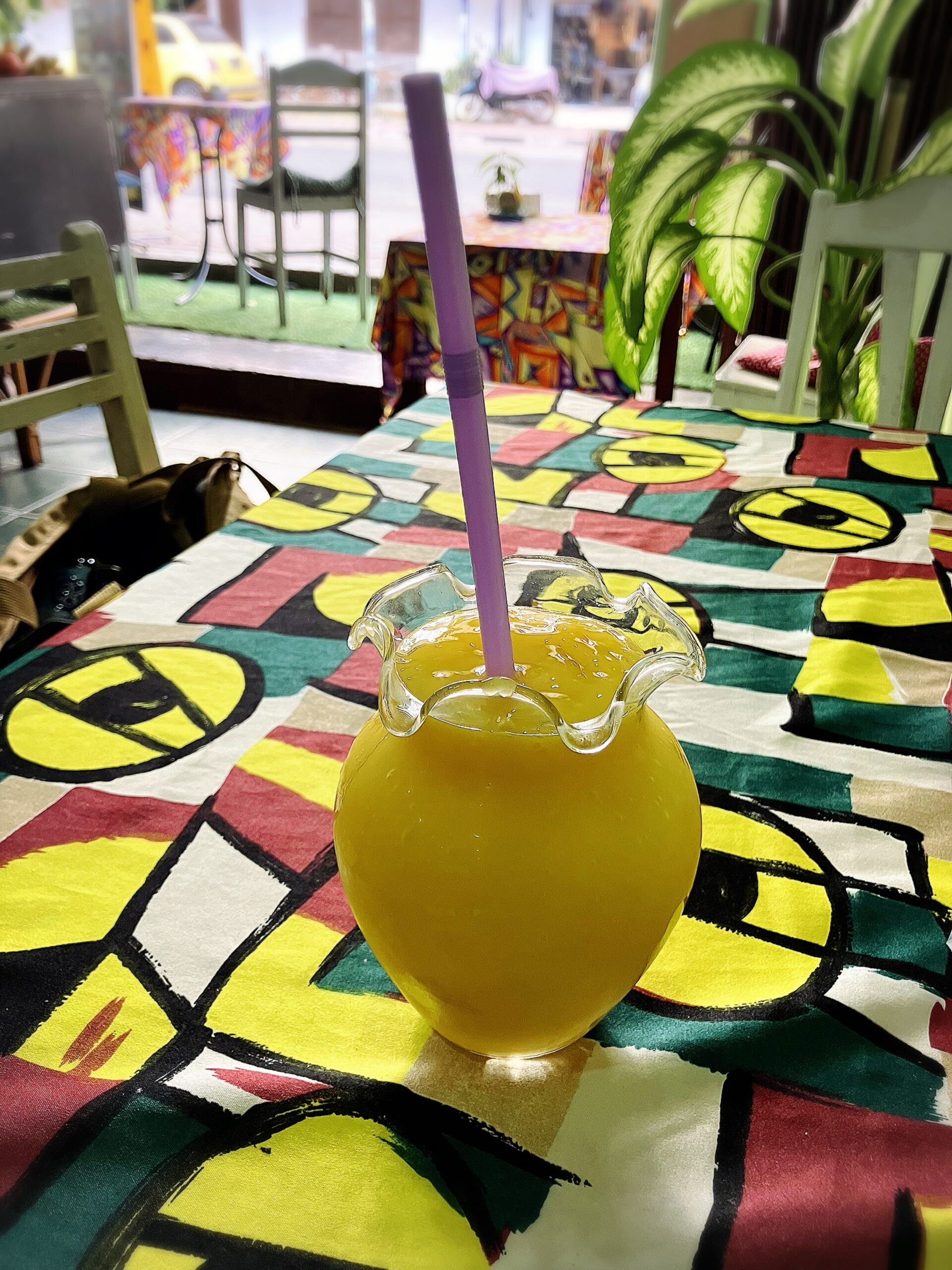 House of Fruit Shakesのマンゴーシェイク20,000LAK