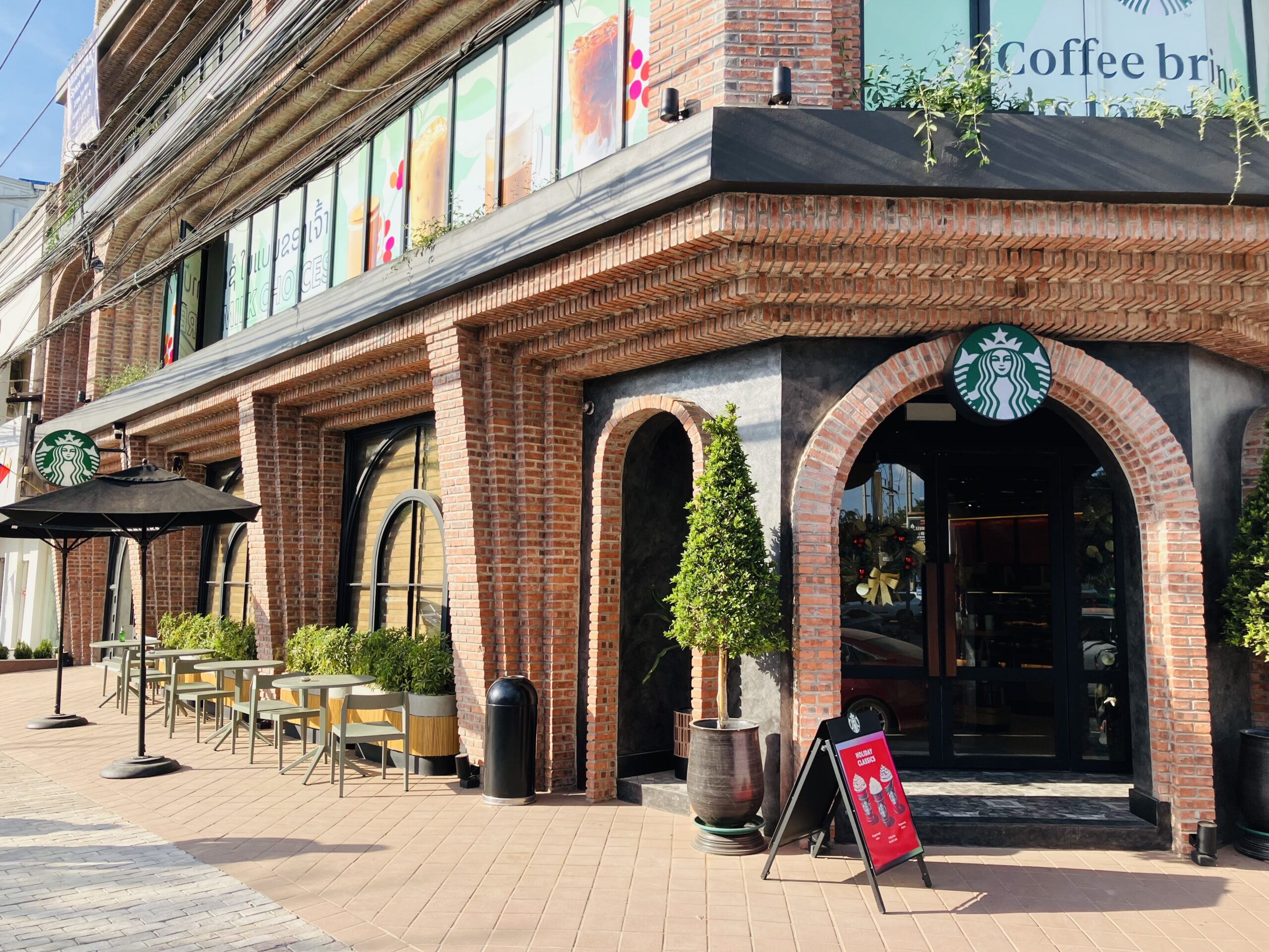 ビエンチャン(Vientiane)のSTARBUCKS Mekong Riverside店