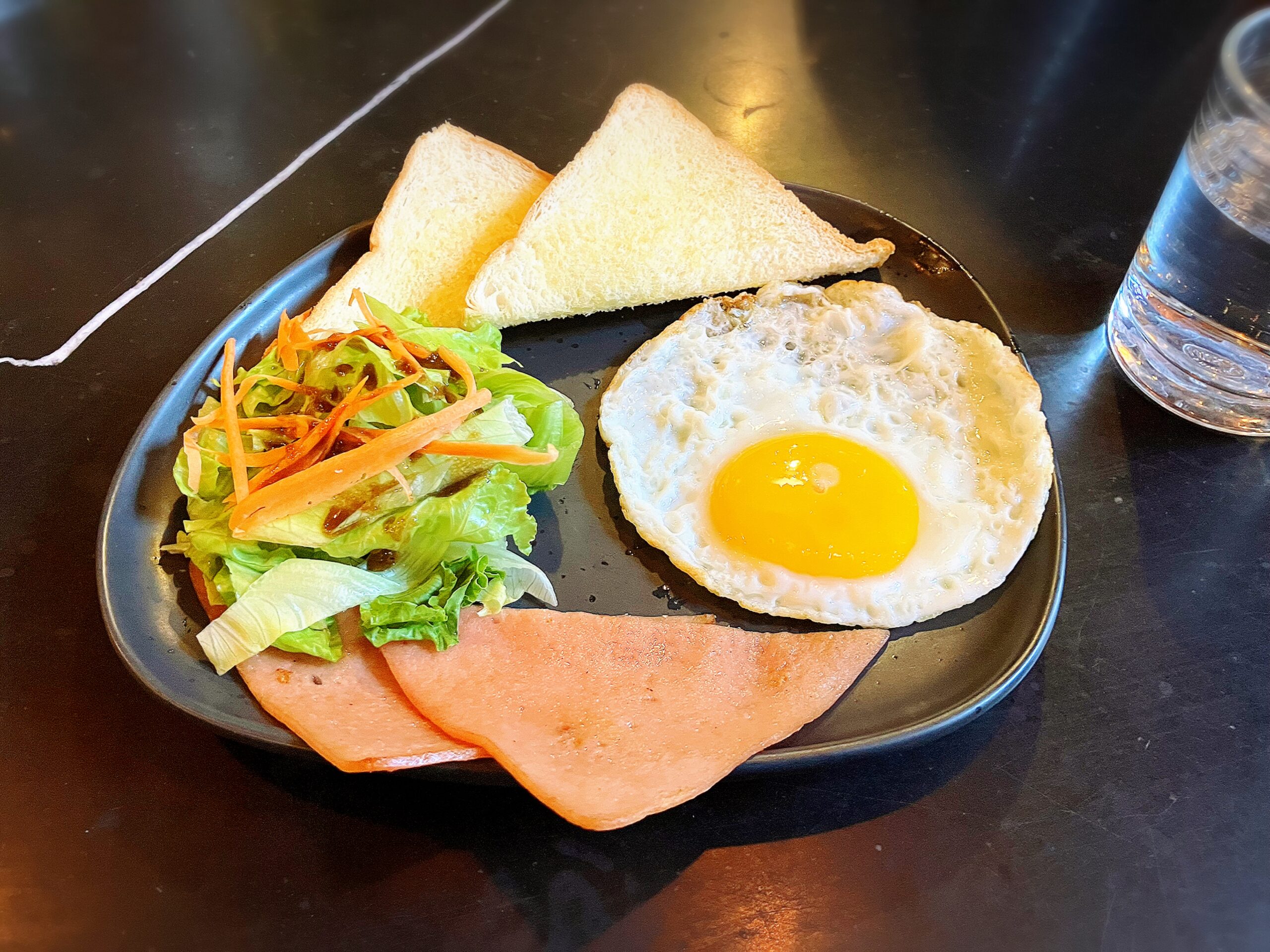 Man Cave Hosteの無料朝食