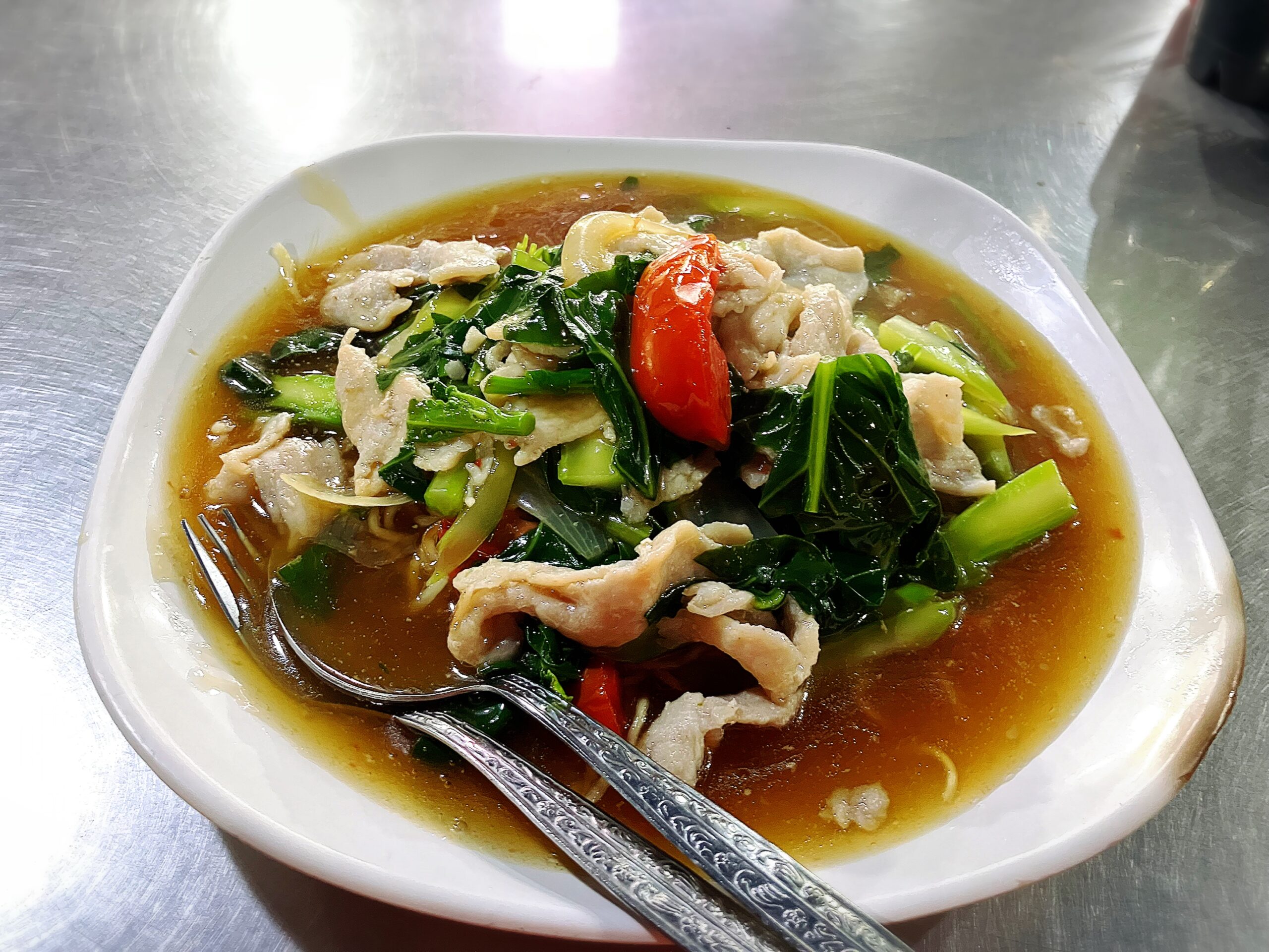 ラオスの餡掛け焼きそば40,000LAK