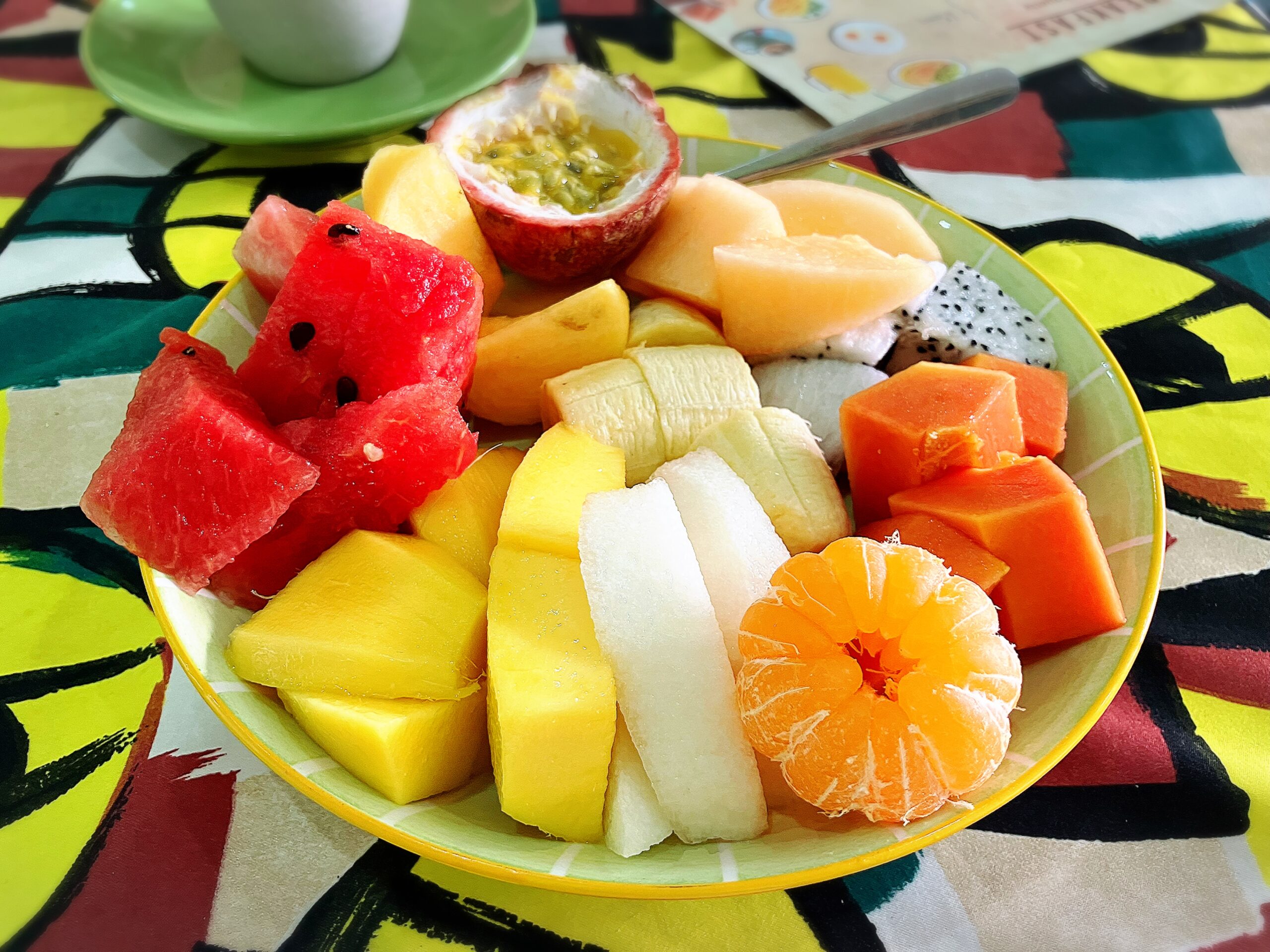 House of Fruit Shakesのフルーツサラダ35,000LAK