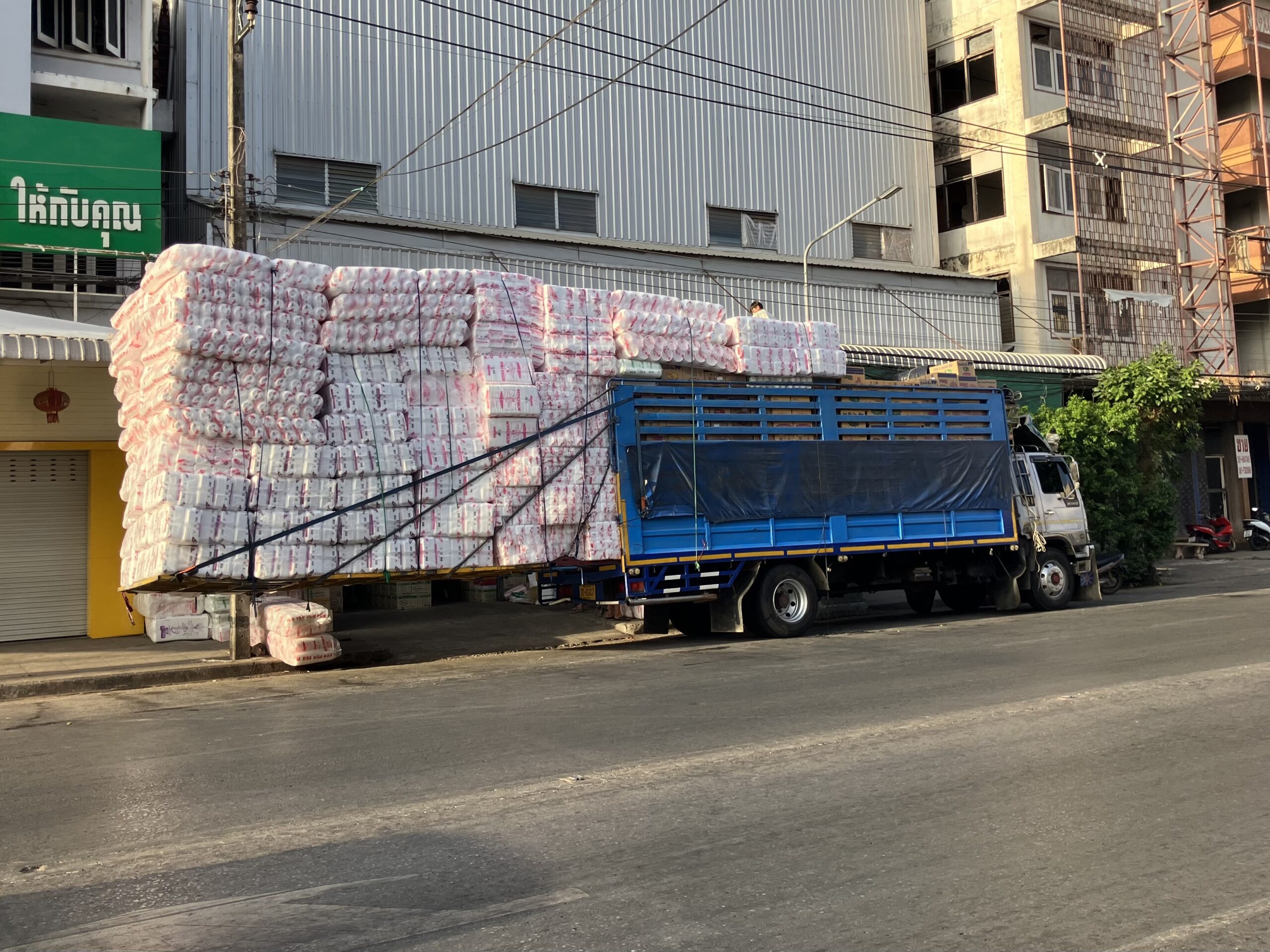 こんなケツの長いトラックは運転したくない