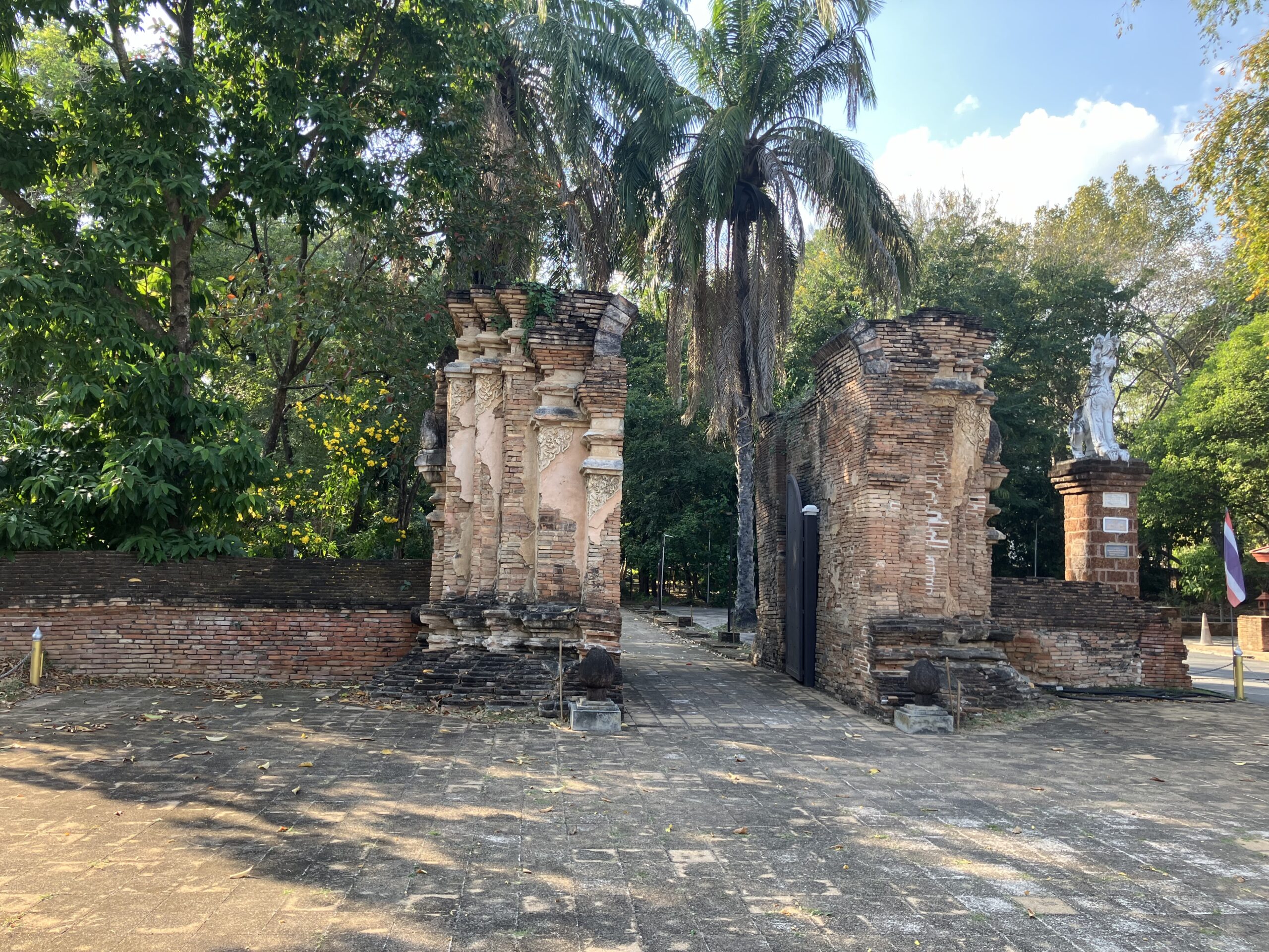 ワットチェットヨートの門