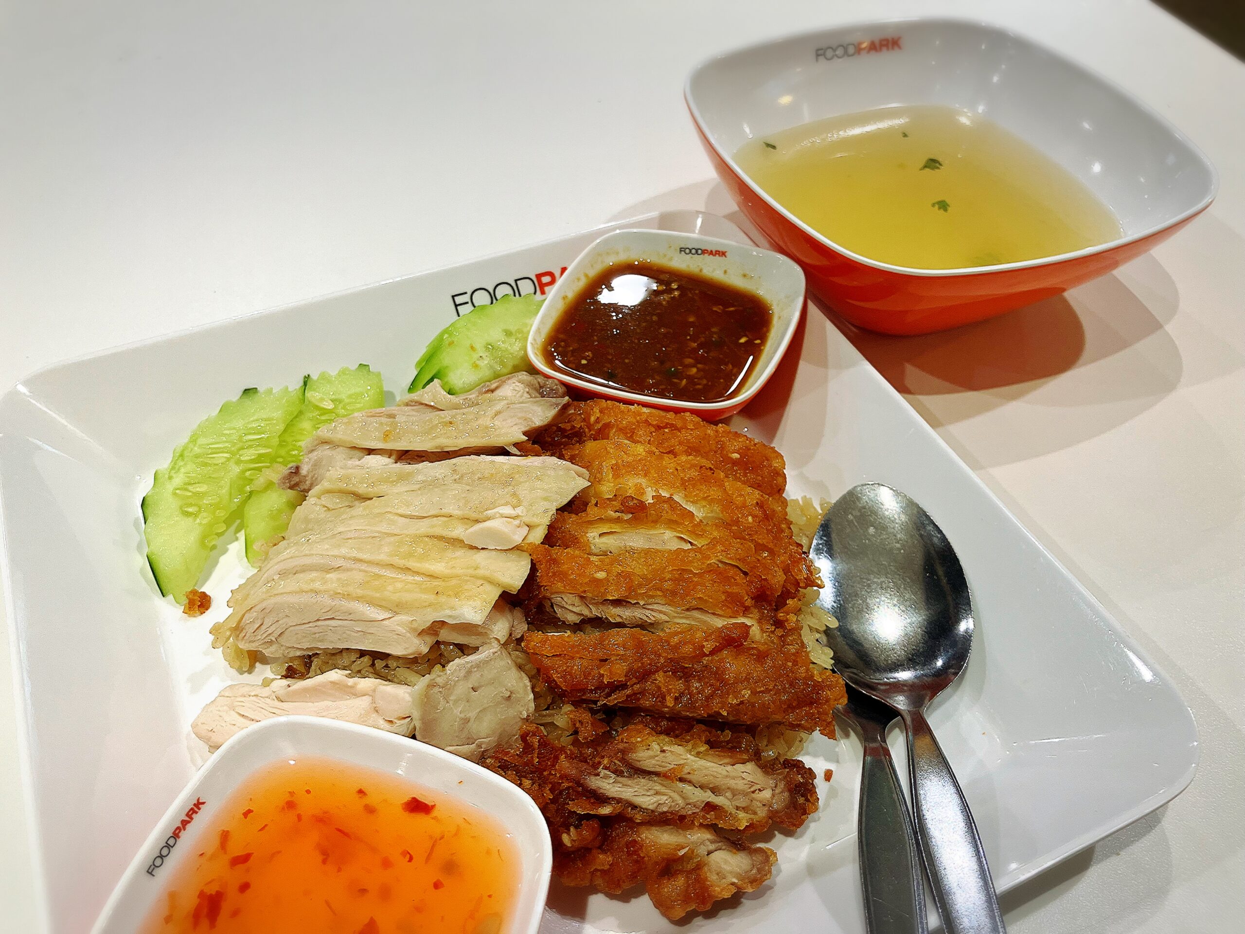 セントラルプラザ・ウドンターニーのフードコートのカオマンガイパッソム65THB