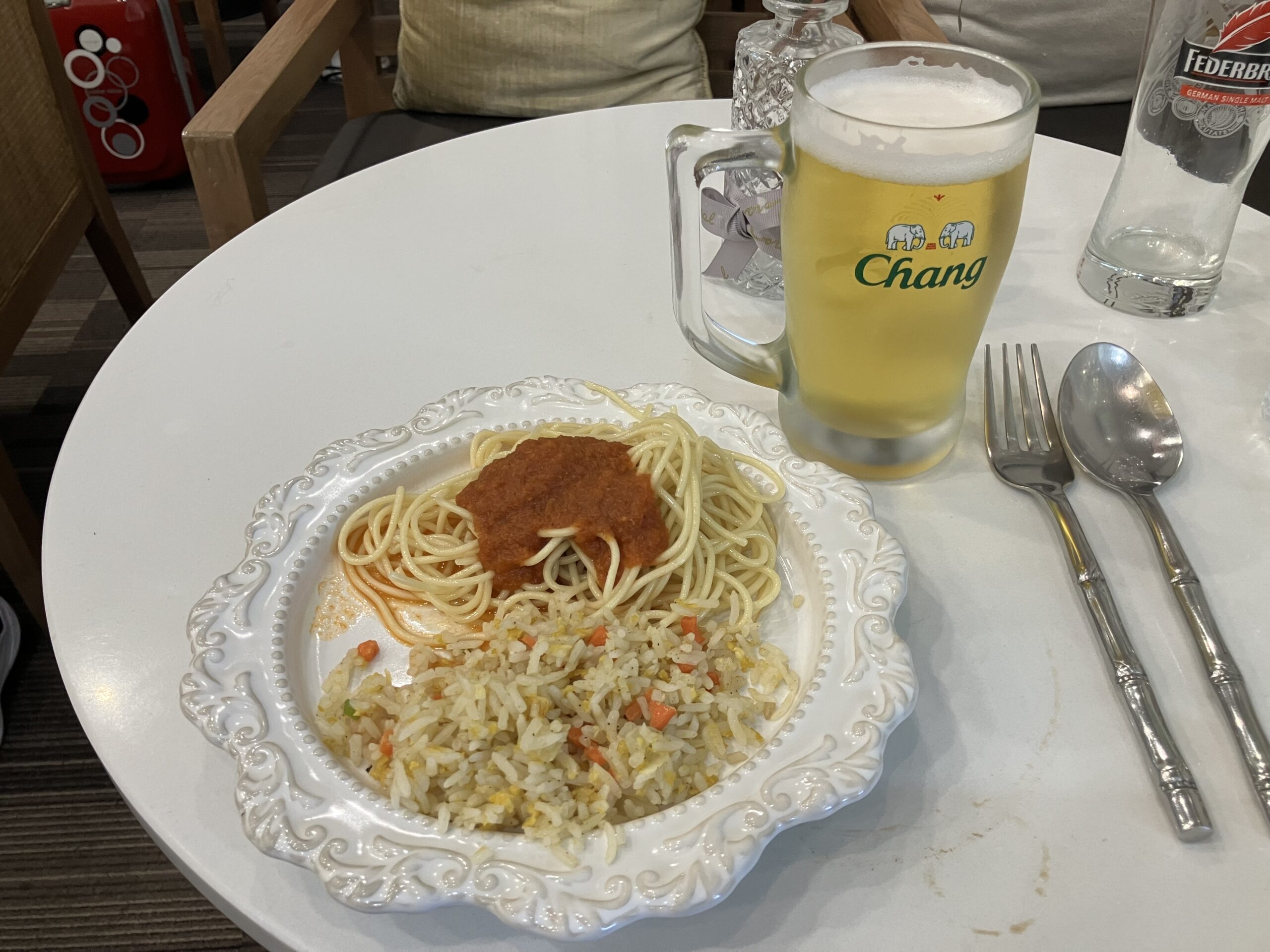 The Coral Executive Lounge二皿目と二杯目