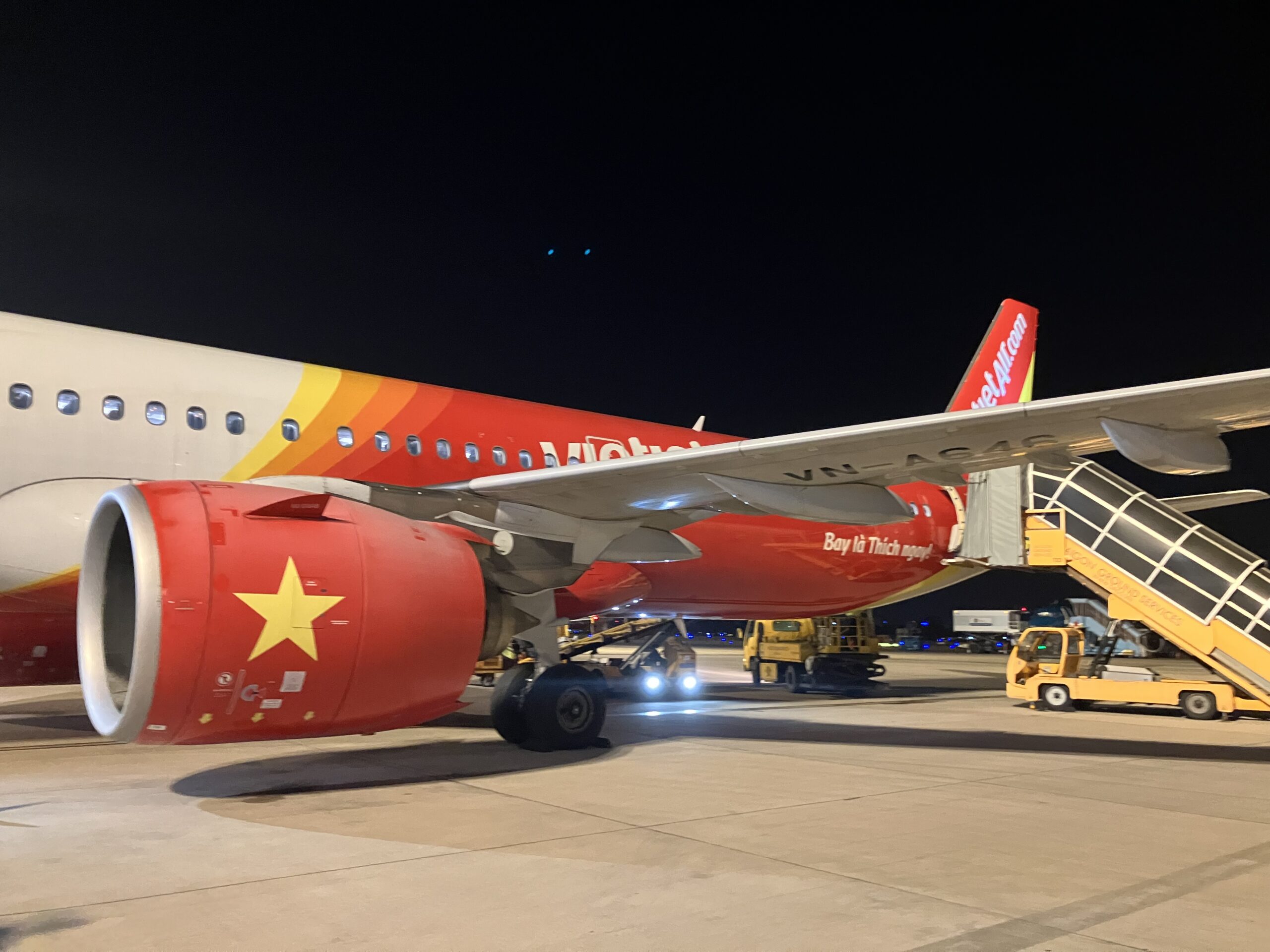 ホーチミン(Ho Chi Minh)23時50分発ベトジェットエアVJ822 エアバスA321