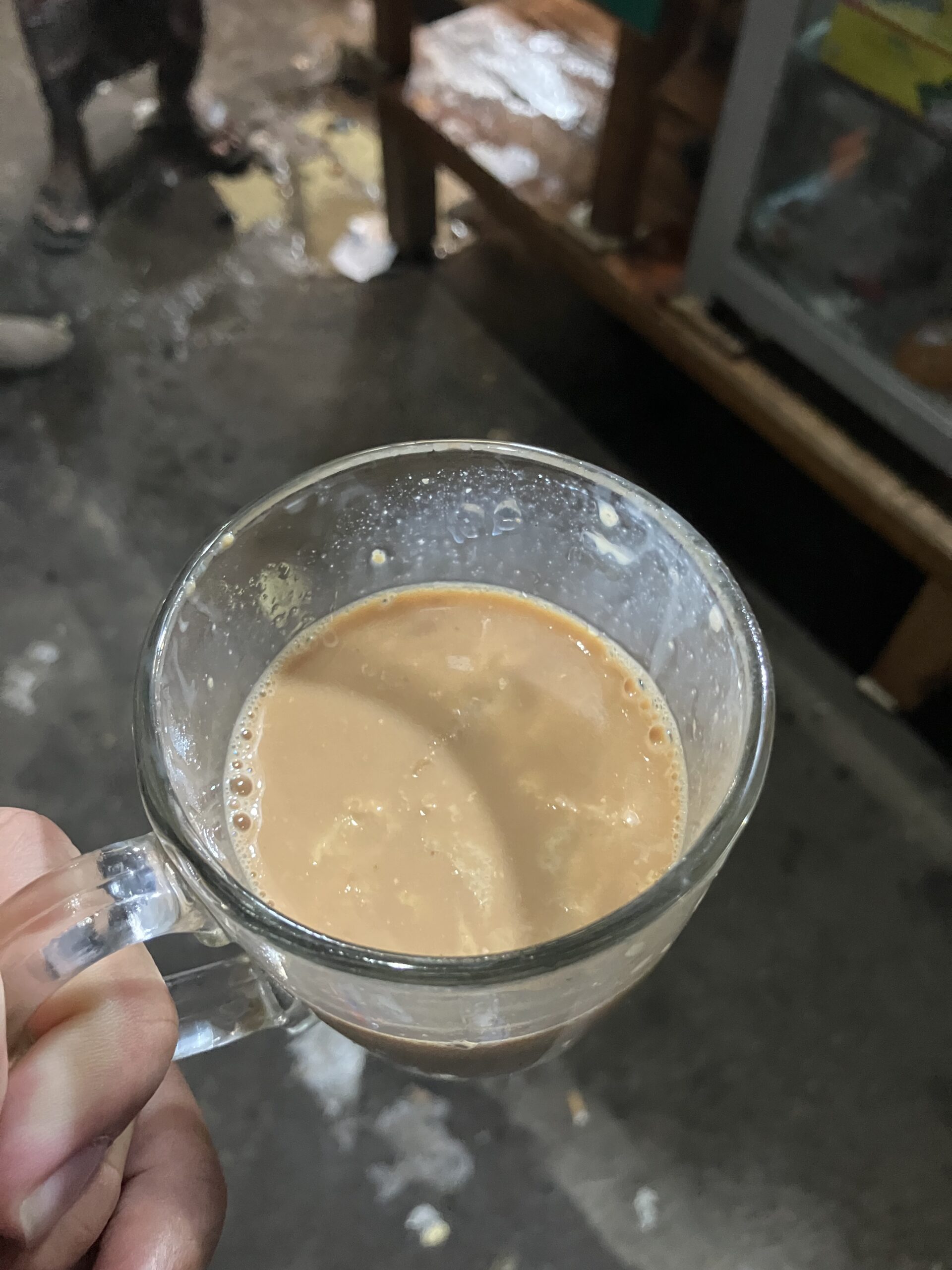 宿前の店で〆のミルクティー20BDT