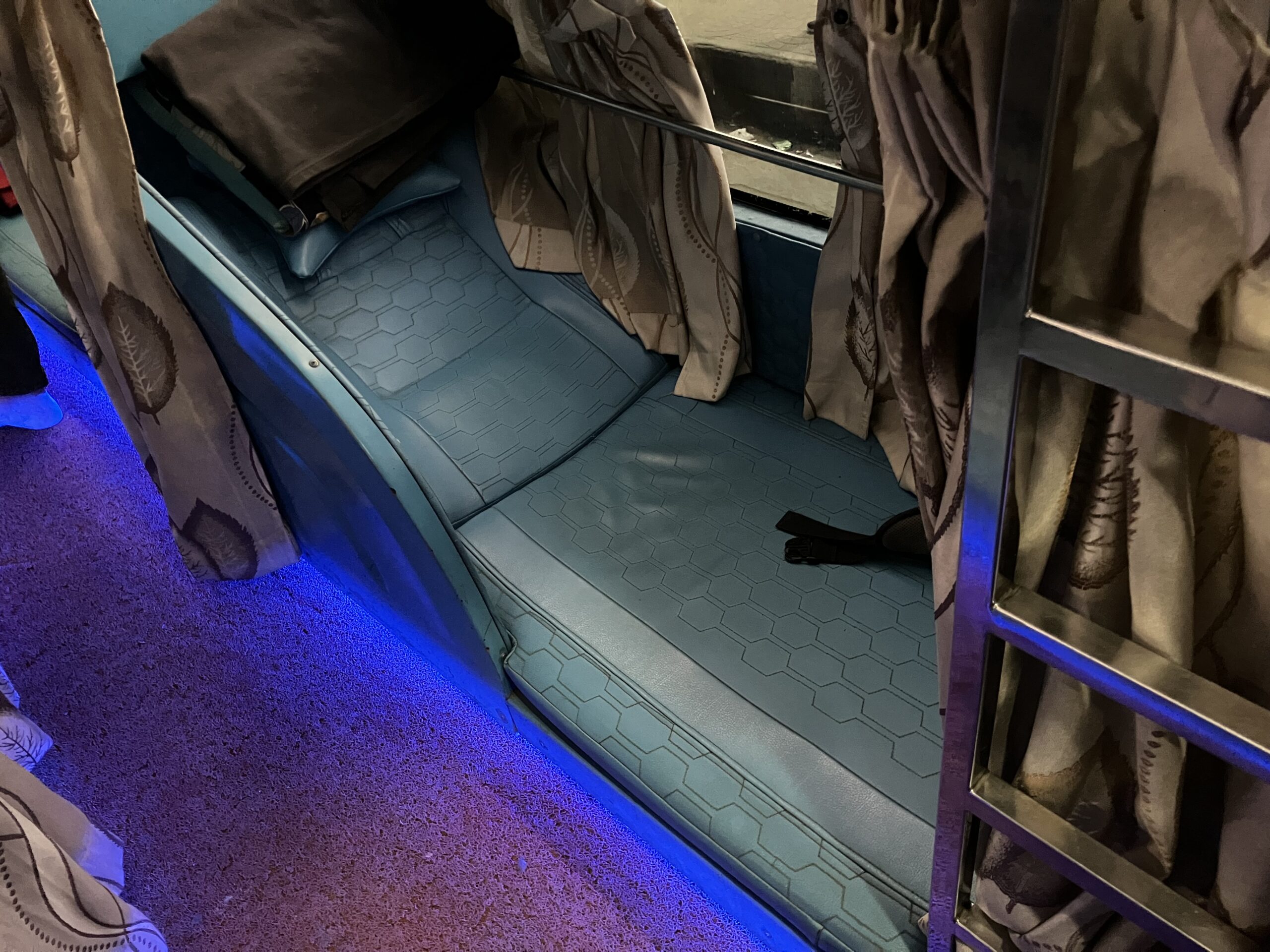 Imperial Express777号の席