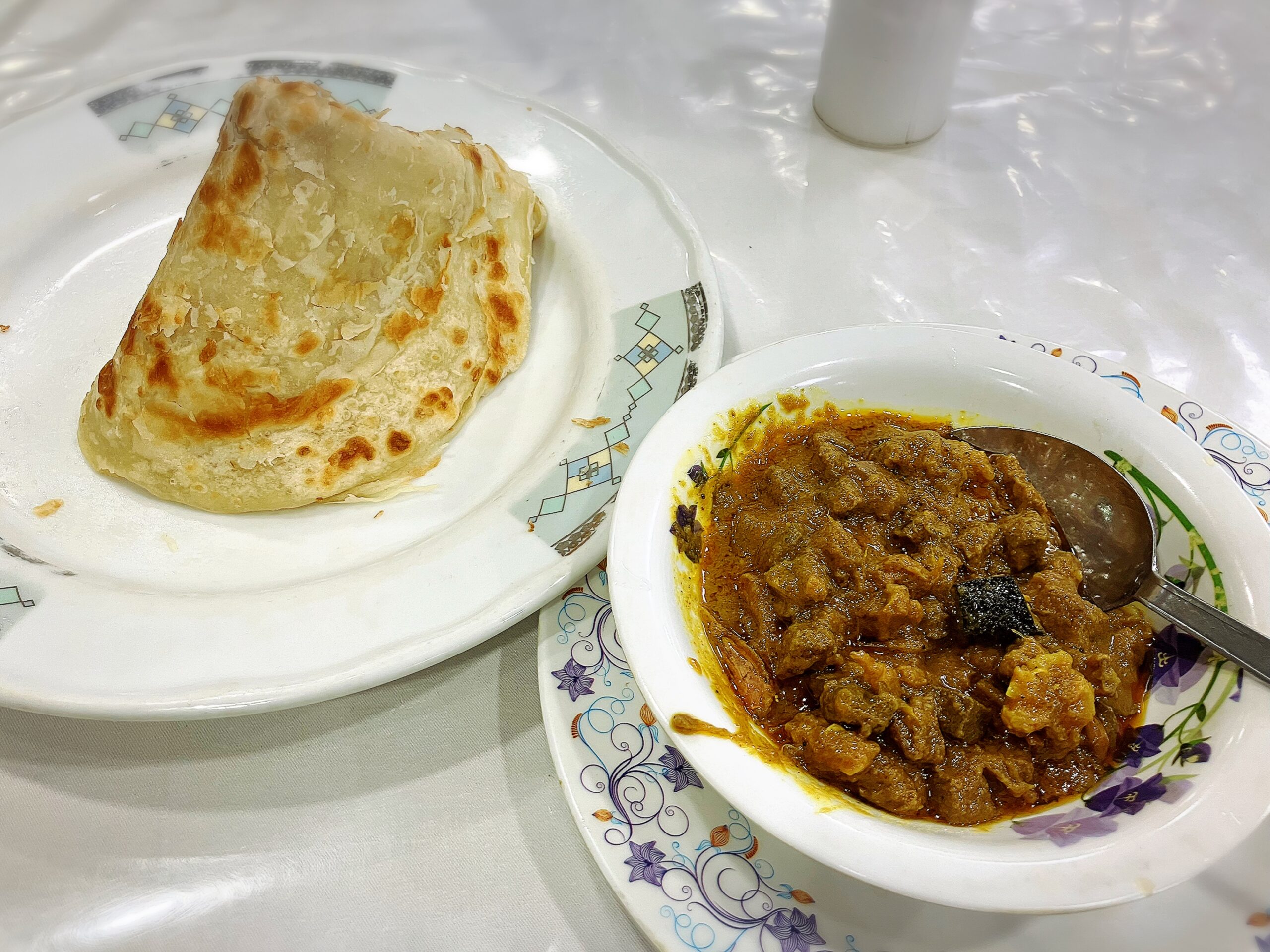 牛レバーカレー170BDTとパラタ25BDT