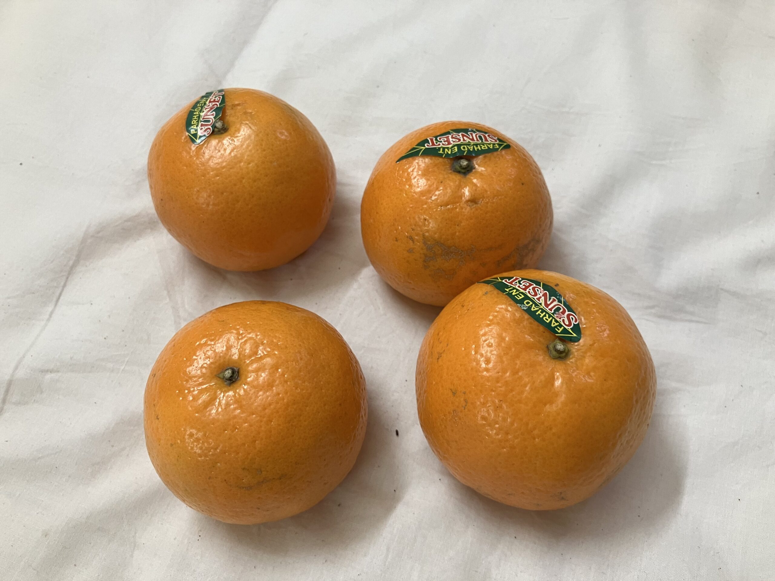 コックスバザール(Cox’s Bazar)の4つで120BDTで買ったみかん