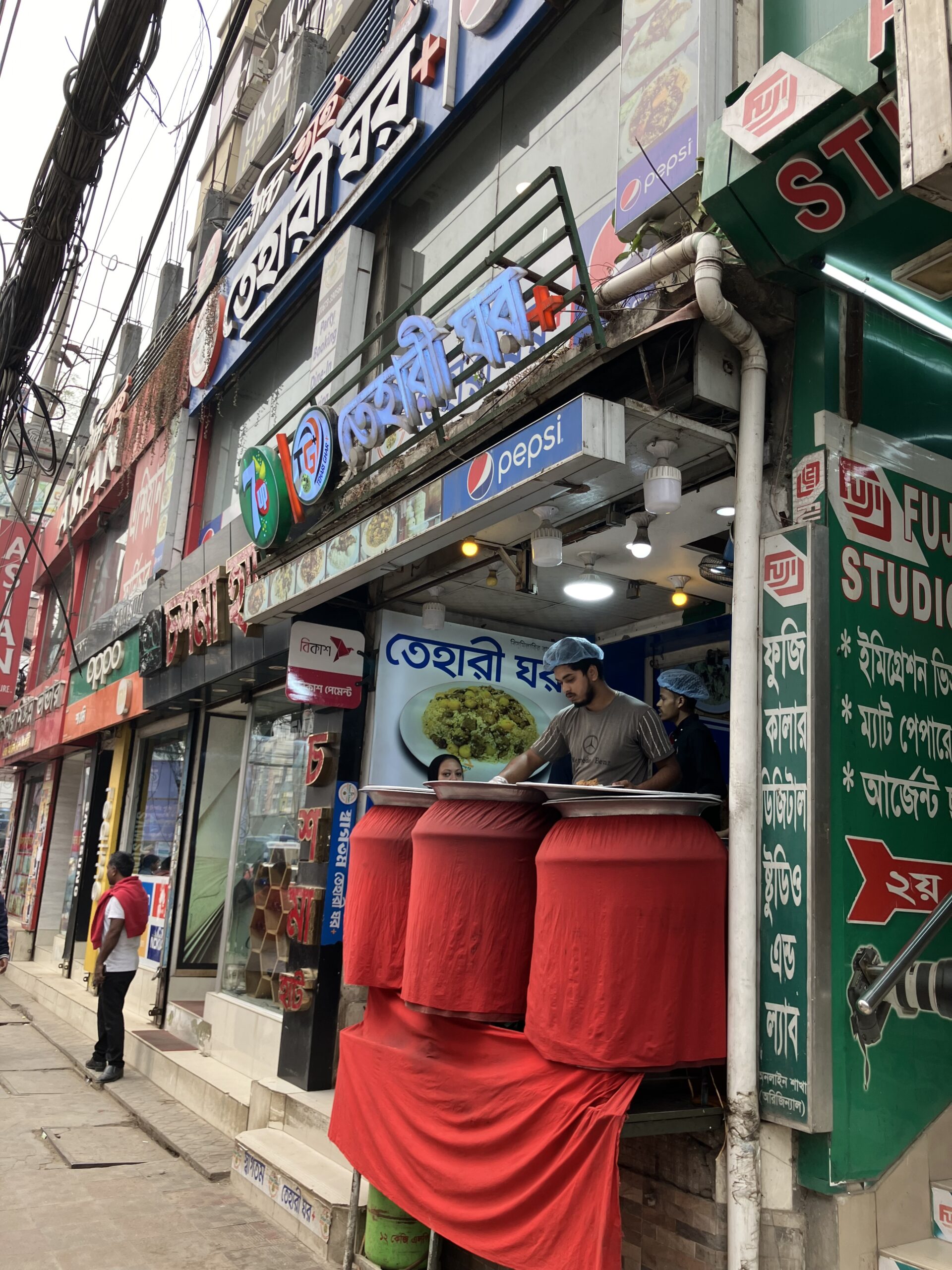 Zam Zam Towerの斜め向かいの店